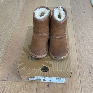 Classic short UGG boots